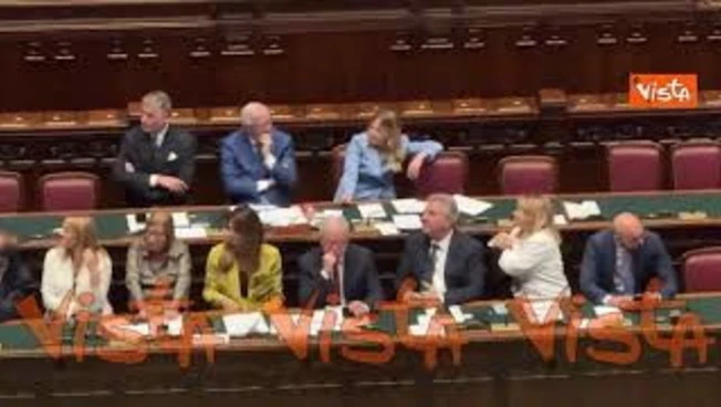 Trancassini (FdI): Ho chiesto all'IA com'è considerata Meloni all'estero. La premier sorride