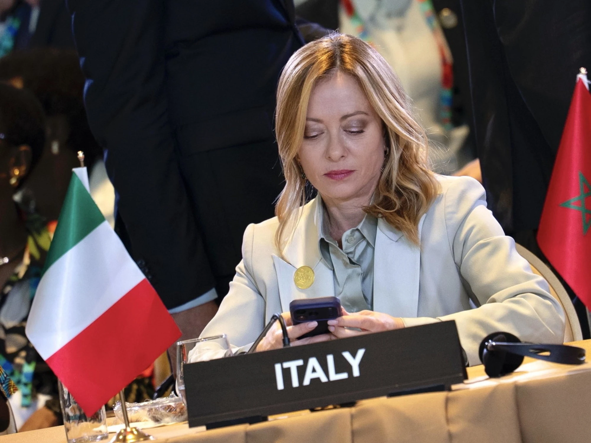 Atreju, sponda Meloni-Conte, colpo da maestra: Schlein sbrocca col grillino