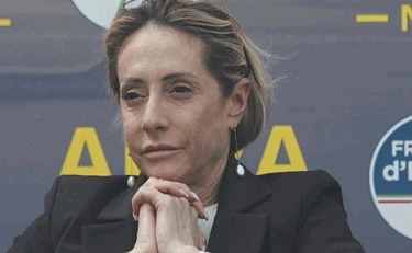 Caivano, Arianna Meloni spiana Rosy Bindi: "Vieni qui"