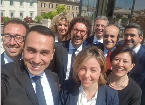 Luigi Di Maio e ministri, conflitto d'interessi: "Ecco tutti i loro affari privati"