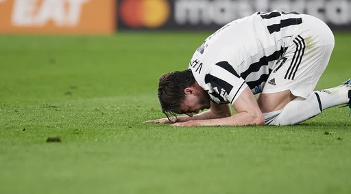 Vlahovic via dalla Juve? "Si deve rompere": rivolta dei tifosi