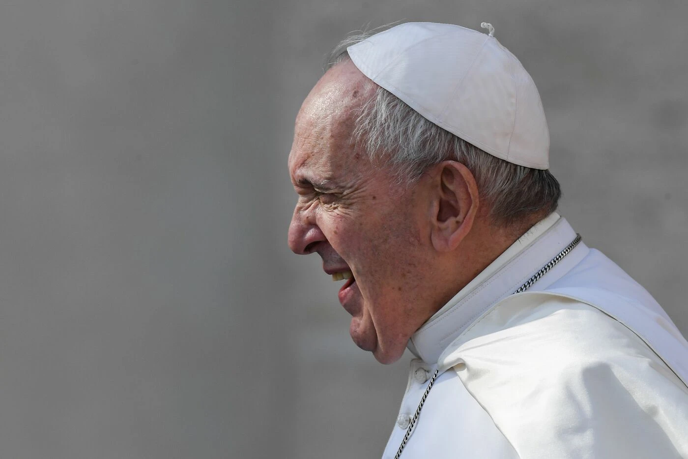 Papa Francesco si affida a Marx. Vaticano, i conti in rosso: i guai segreti di Bergoglio