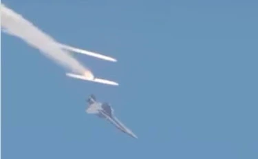 Iran, gli Usa recuperano il pilota del caccia abbattuto: una devastante prova di forza