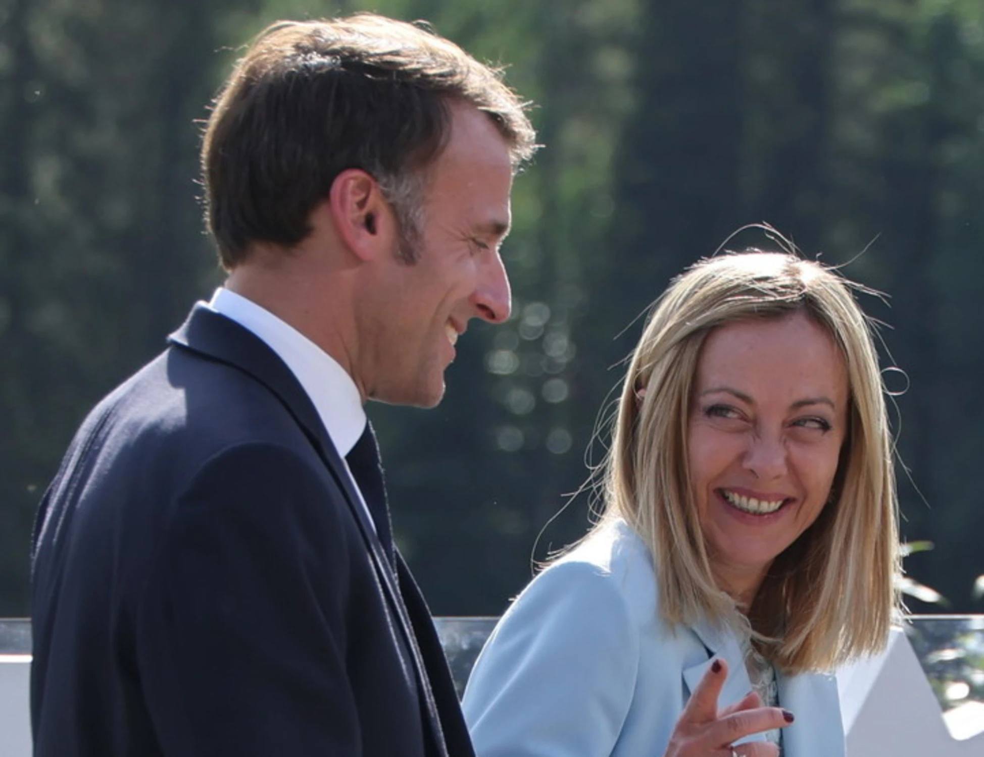 Macron chiede a Meloni una alleanza per far slittare l'accordo Ue-Mercosur