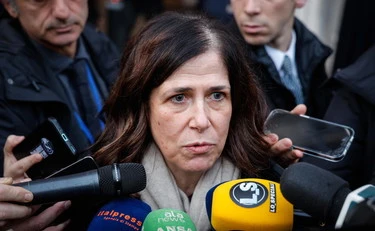 Alessandra Todde si schianta sul caso Ryanair: la Sardegna sprofonda e FdI denuncia tutto