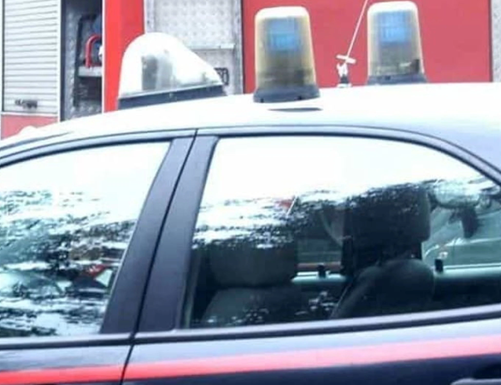Roma, tragedia in casa: padre, madre e figlia morti da colpi d'arma da fuoco. Ipotesi omicidio-suicidio