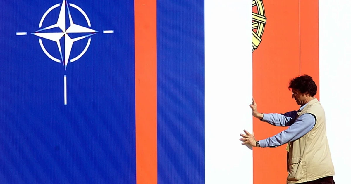 Il significato nascosto della bandiera Nato: occhio alla stella e a quel blu. Ecco tutti i segreti