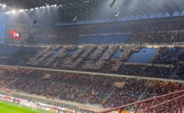 "G.F. Out": una clamorosa protesta a San Siro, il Milan è a pezzi