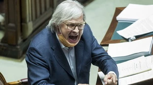 Vittorio Sgarbi contro Giuseppe Conte: "Pnr? Già mi girano i cog***". Bastano due minuti per smontare la bozza