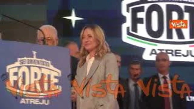 Abu Mazen arriva ad Atreju accompagnato dalla premier Meloni