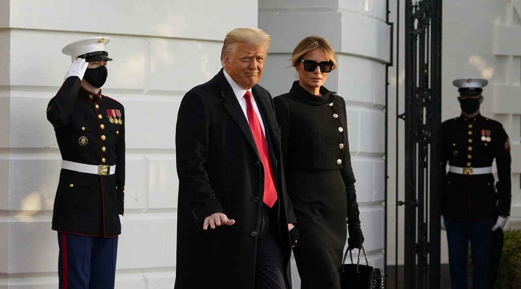 Joe Biden si insedia: "Un giorno nuovo per gli Usa". Donald Trump: "In qualche modo tornerò". Indiscrezioni: stracciato il discorso ufficiale