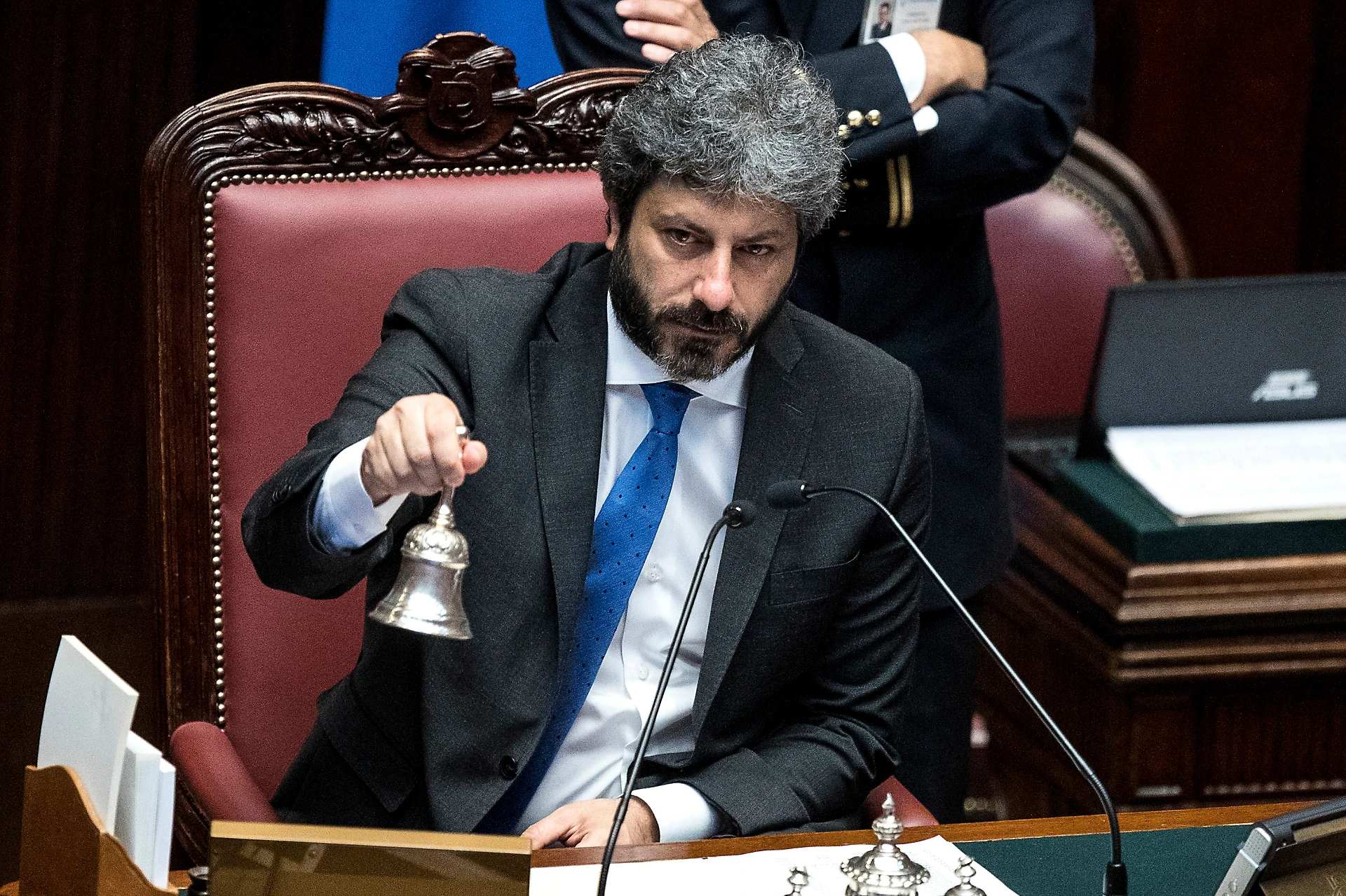 Matteo Salvini, lo scontro con il grilino Roberto Fico sull'immigrazione: così ci farà invadere