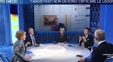 Otto e Mezzo, Bocchino gela Giannini: "Sei ricco, compratela!"