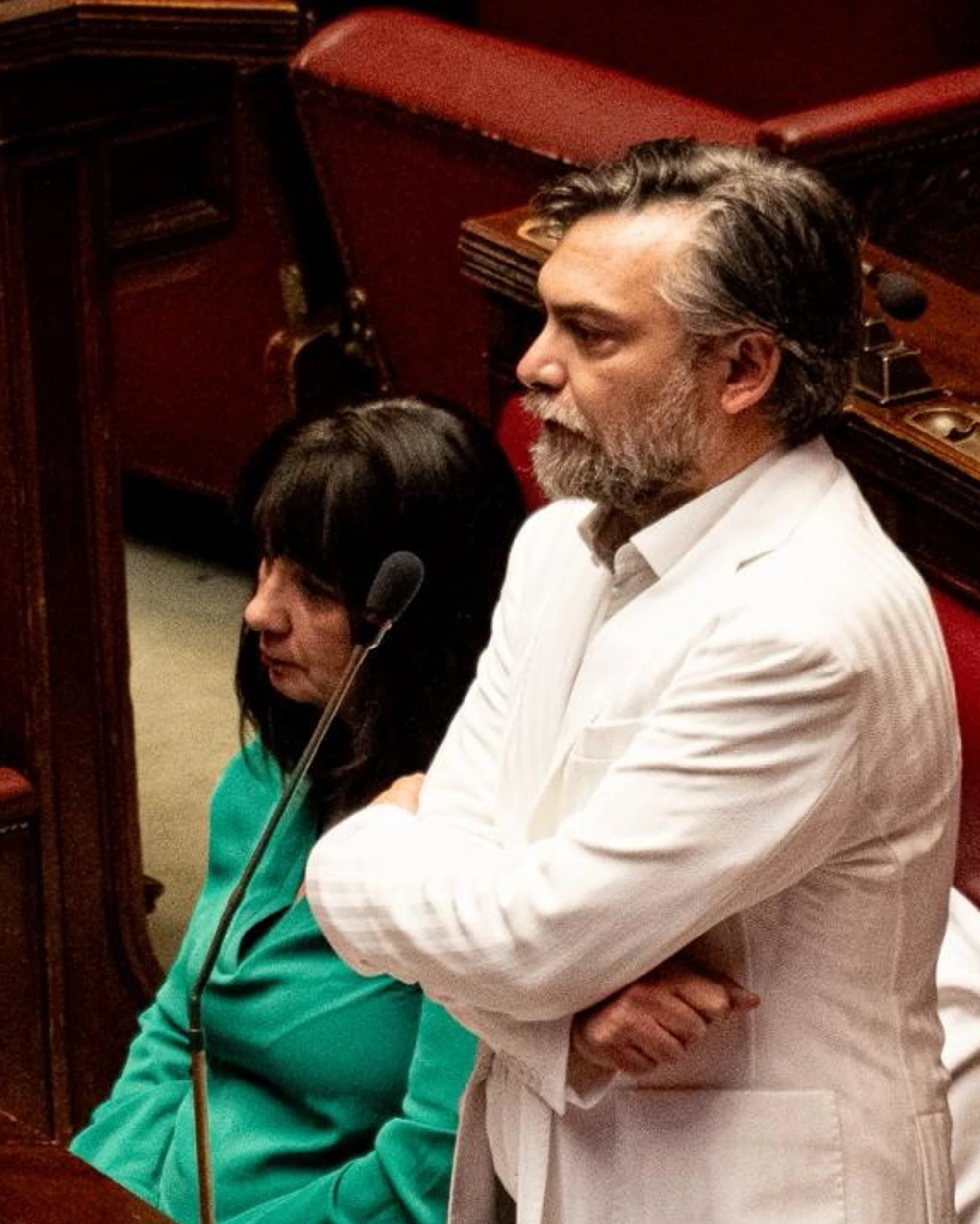 M5s, buffonata pro-Pal: ecco come si presentano in Parlamento