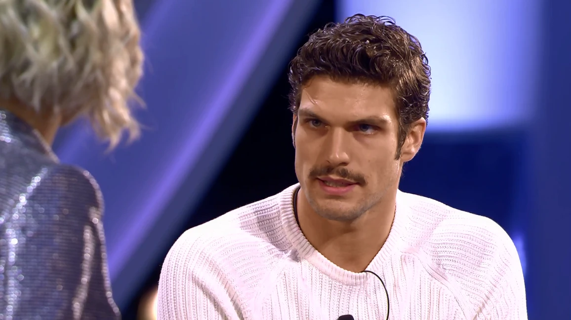 Grande Fratello Vip, l'ombra del complotto contro Elia Fongaro: pesantissima voce sulla produzione del reality