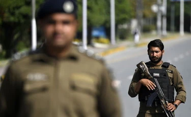 Iran, la guerra nel Golfo in diretta. "La delegazione di Teheran non è partita". La situazione precipita