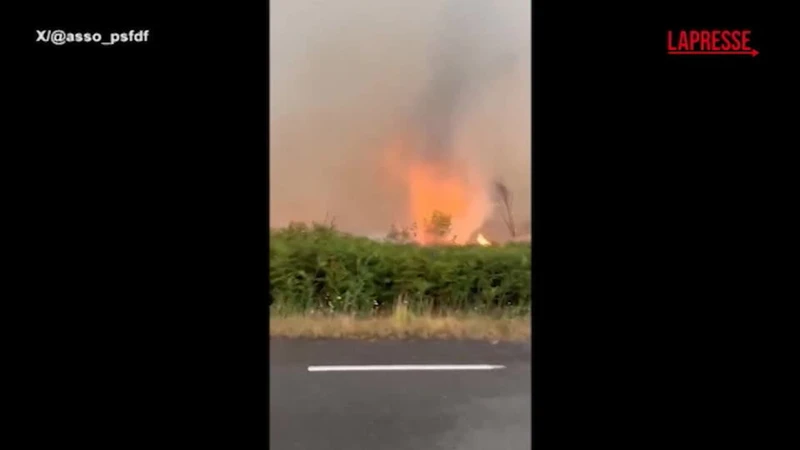 Francia: 12mila evacuati per incendio in zona Arcachon, 2mila ettari devastati
