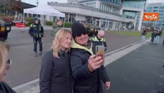 La premier Meloni incontra militari e Carabinieri impegnati alla stazione di Rogoredo a Milano
