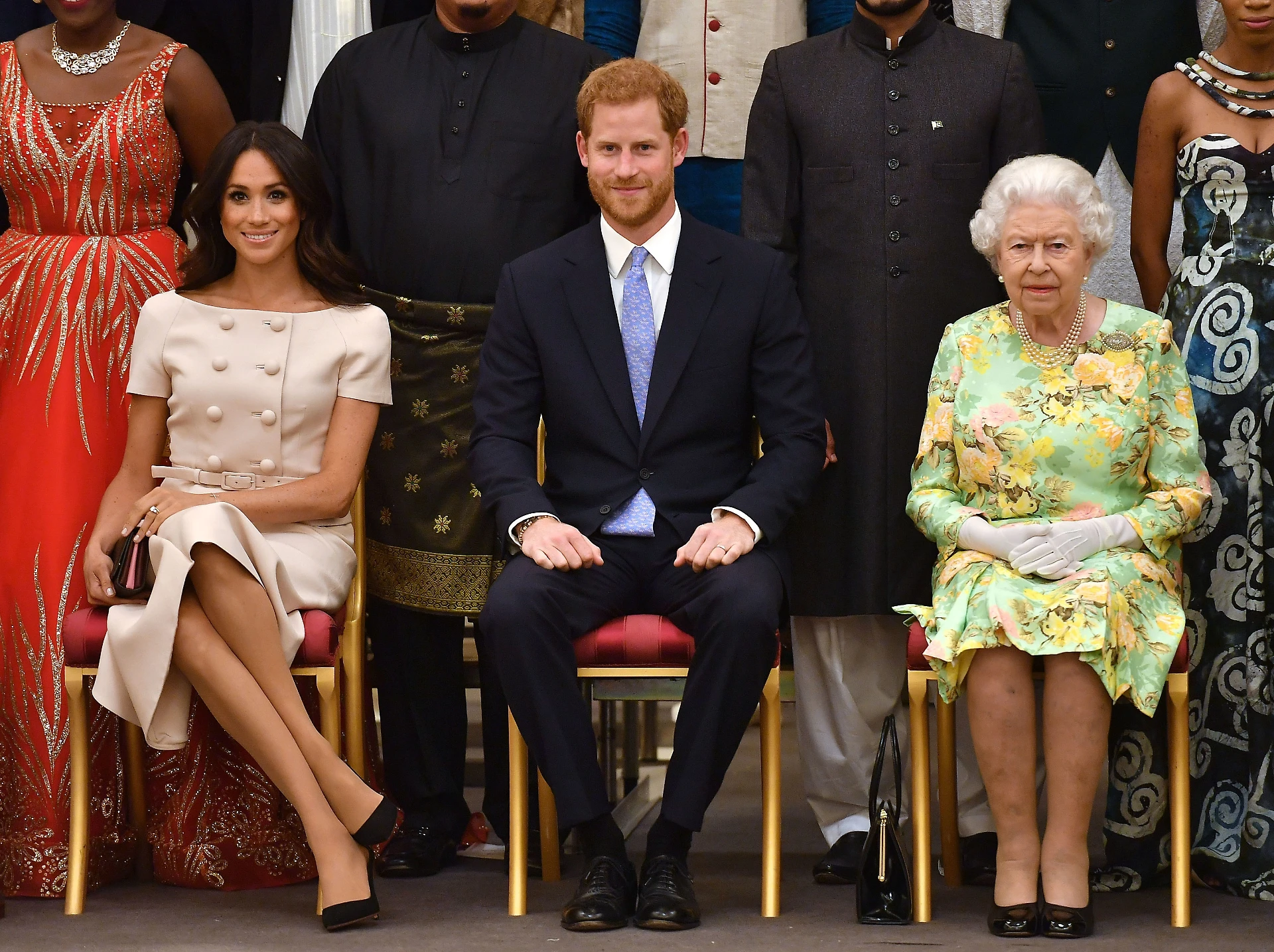 Meghan Markle e Harry, la Regina Elisabetta dice sì alla "nuova vita". Resta il nodo dei soldi reali