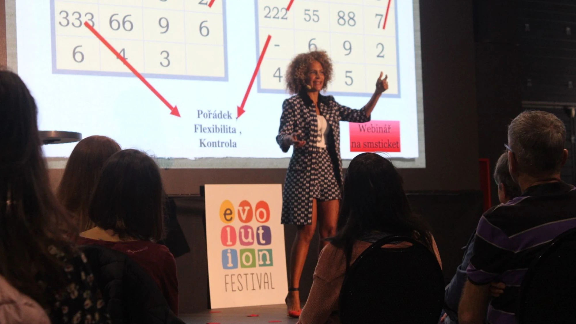 Italiani smarriti, tra lavoro incerto e relazioni fragili: così si cercano nuove mappe per orientarsi