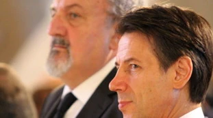 Giuseppe Conte pronto a mollare Michele Emiliano