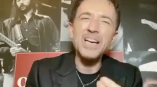 Otto e Mezzo, Andrea Scanzi: "Referendum giustizia? Non ha vinto Salvini", crisi di nervi e sfregio in diretta tv
