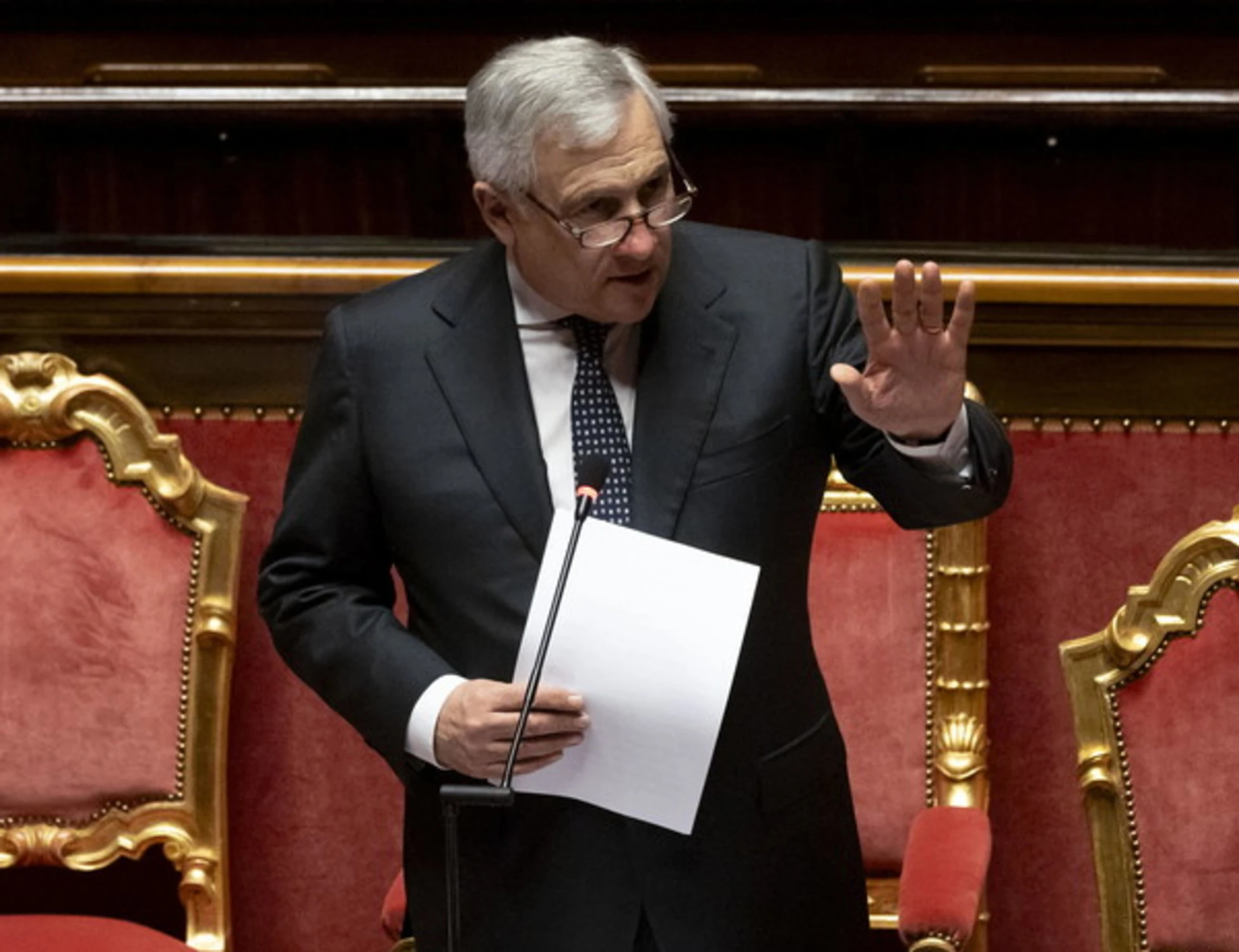 Antonio Tajani, indegna gazzarra della sinistra al Senato: si scatena il caos
