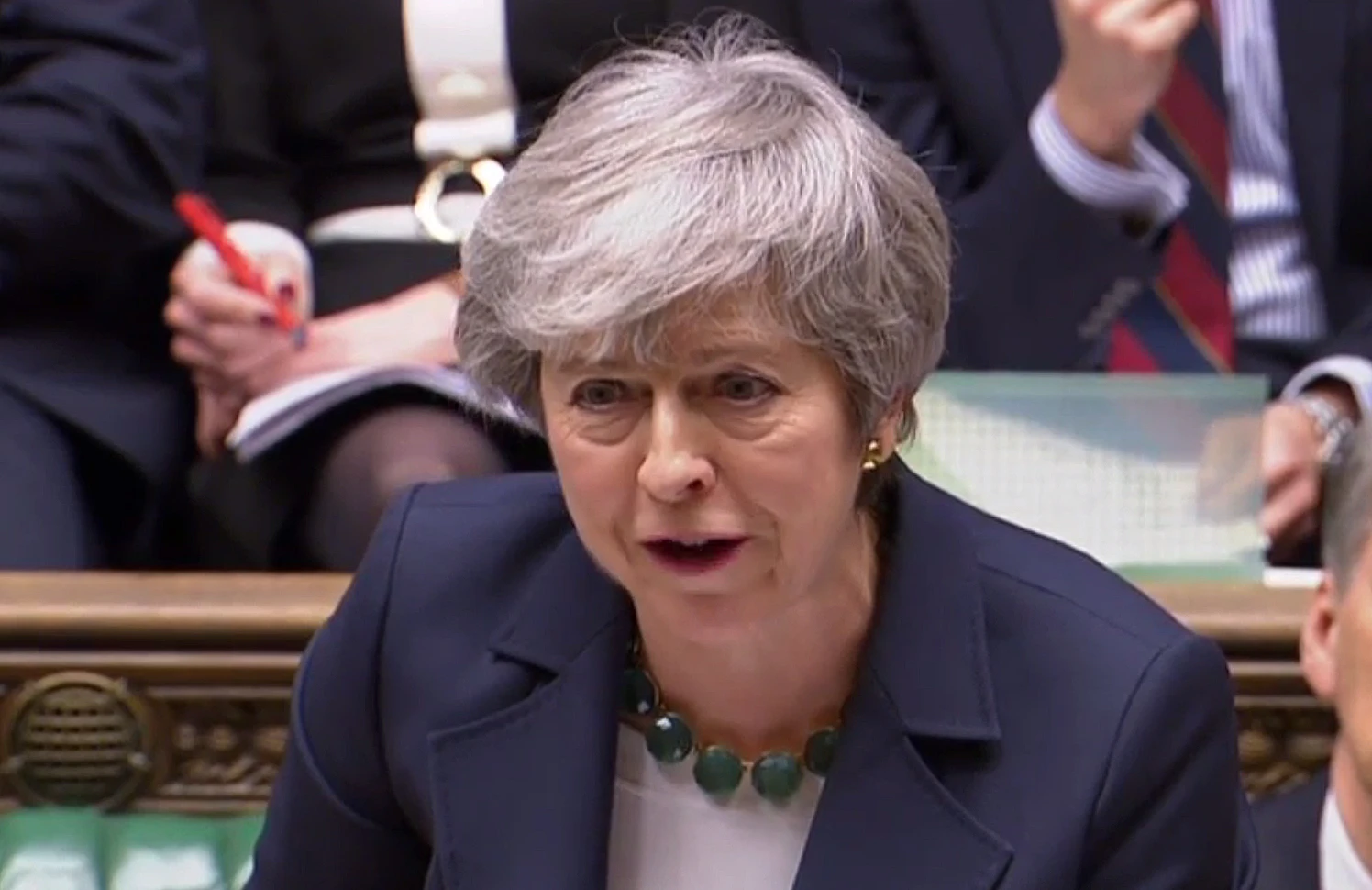 Brexit, bocciato il divorzio dall'Ue senza accordo. Theresa May non ha più il controllo del Parlamento