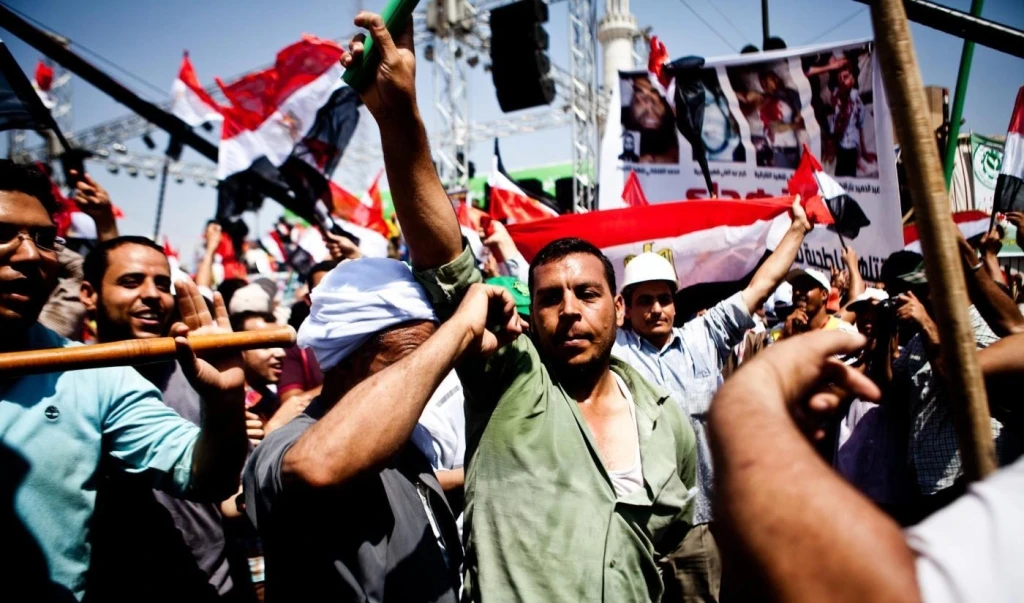 Egitto, ultimatum dei ribelli a Morsi: "Vattene entro domani"E i morti salgono a sette