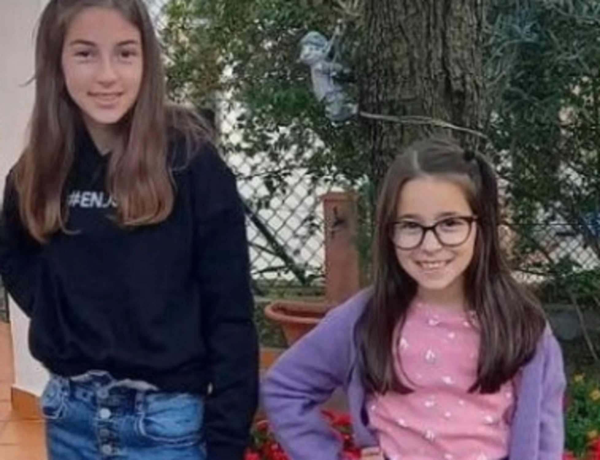 Sorelle scomparse, il telefono nel panettone e la sim del pachistano: la pesante accusa alla mamma