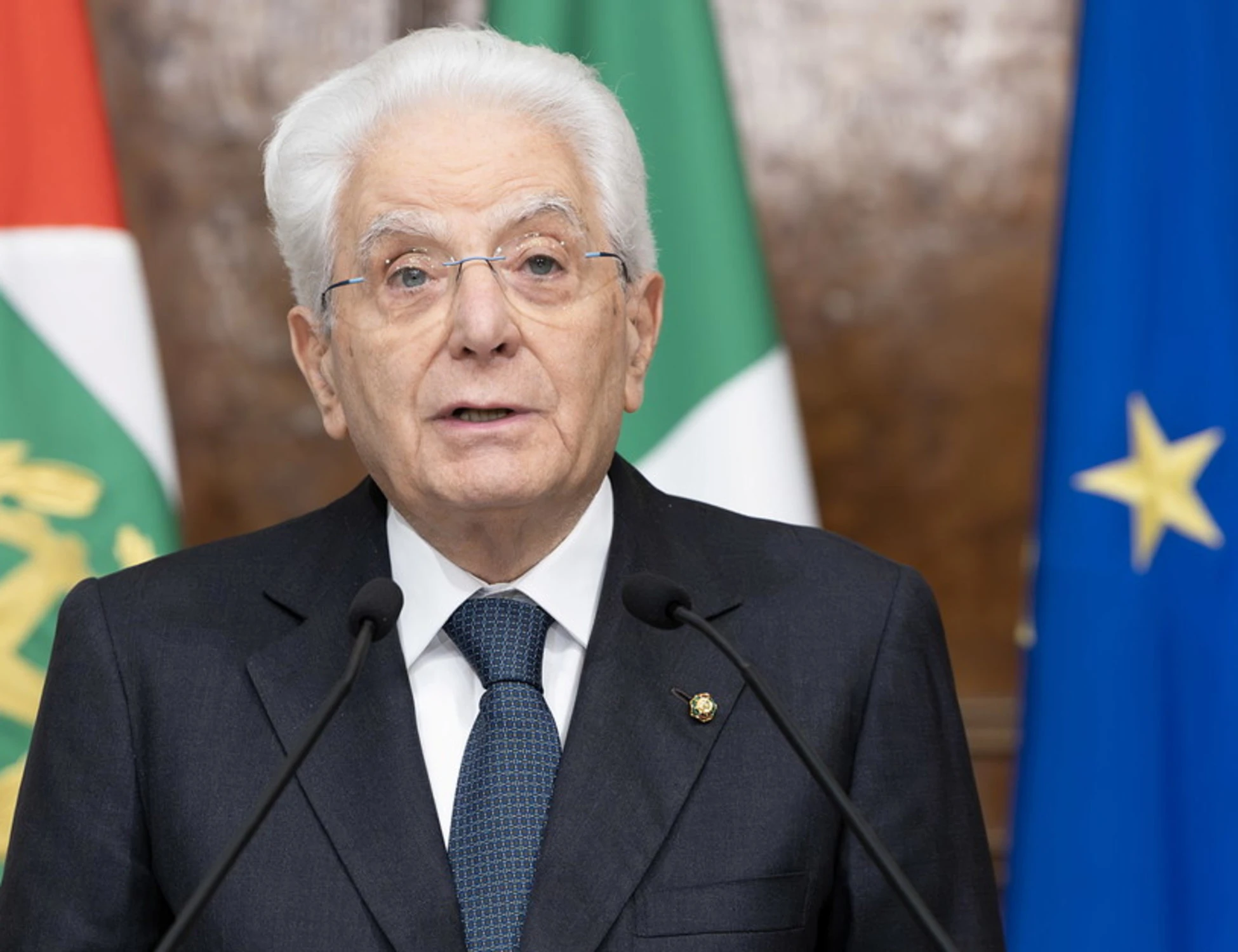 Sergio Mattarella, il fango di Amnesty perché sta con la polizia