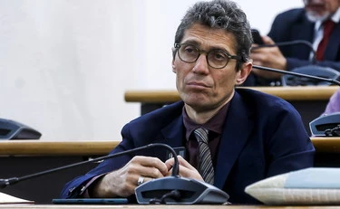 +Europa allo sbando, rissa incontenibile: si finisce il tribunale