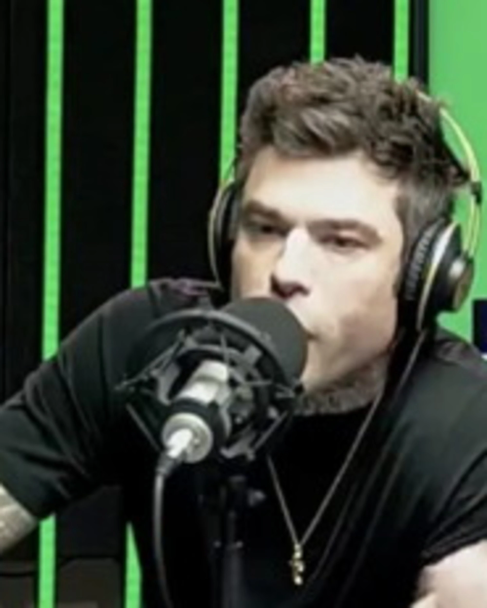 Fedez umilia Ultima Generazione: "Retorica del ca***"
