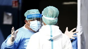 Coronavirus, bollettino 1 febbraio: calano contagi e morti in una settimana, ma i ricoveri tornano a salire