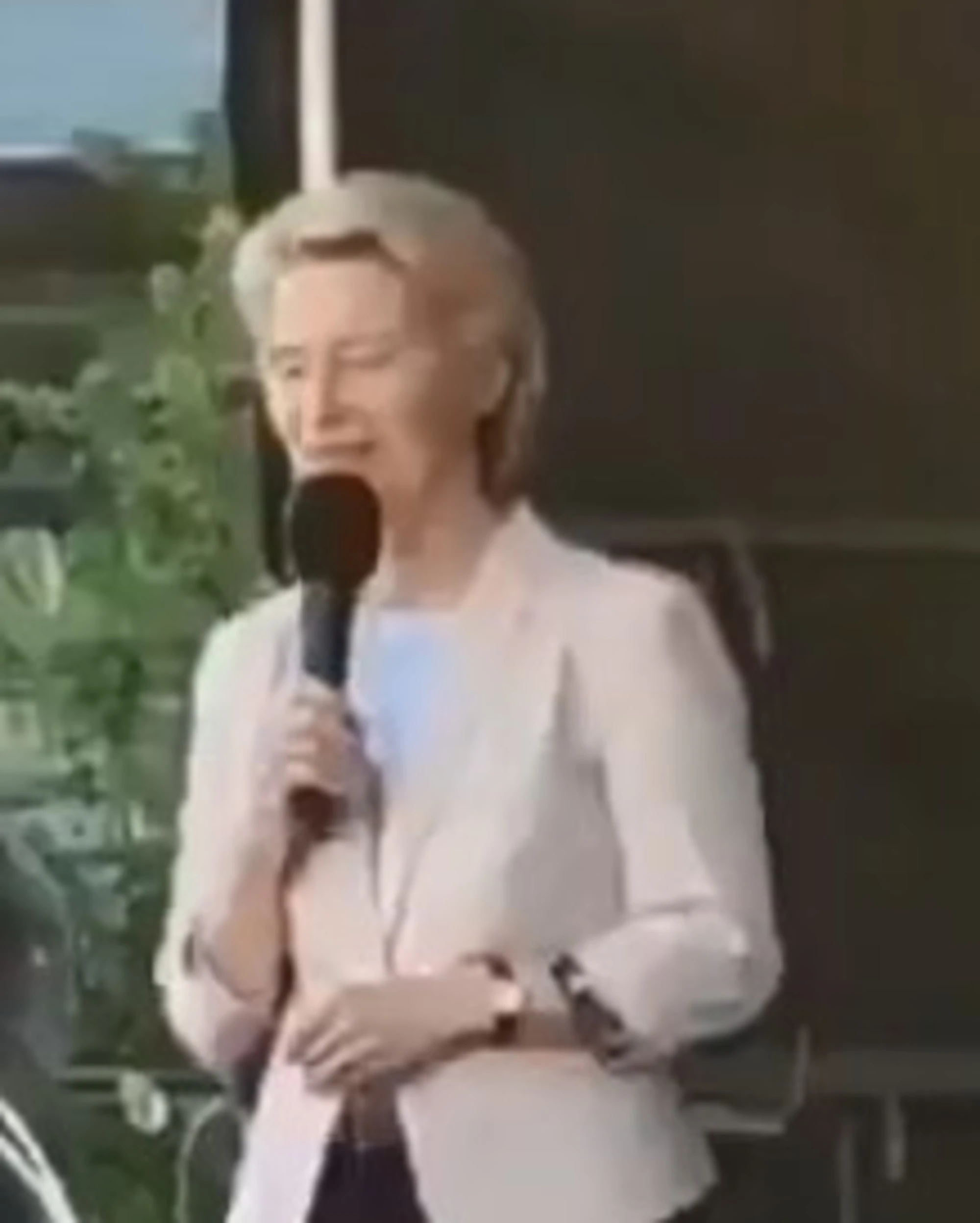 Von der Leyen, figuraccia a un comizio: "In Russia...", cosa succede tra la folla