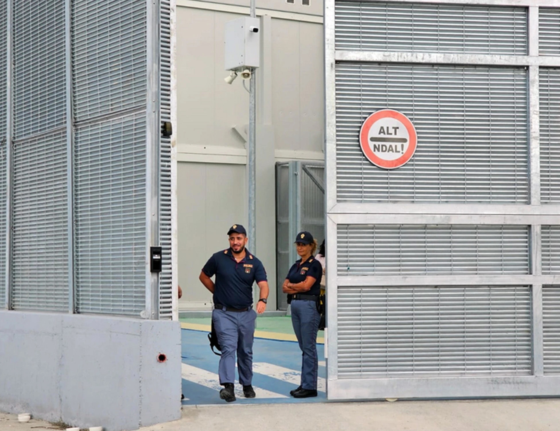 Albania, "aguzzini": Avs insulta la polizia italiana?