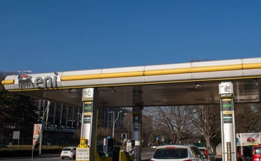 Benzina sotto i 2 euro, Eni fissa un tetto ai prezzi: ecco dove si trovano le stazioni