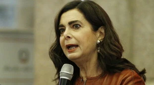 Laura Boldrini: "Niente tasse per chi ha figli? Roba da Orban"