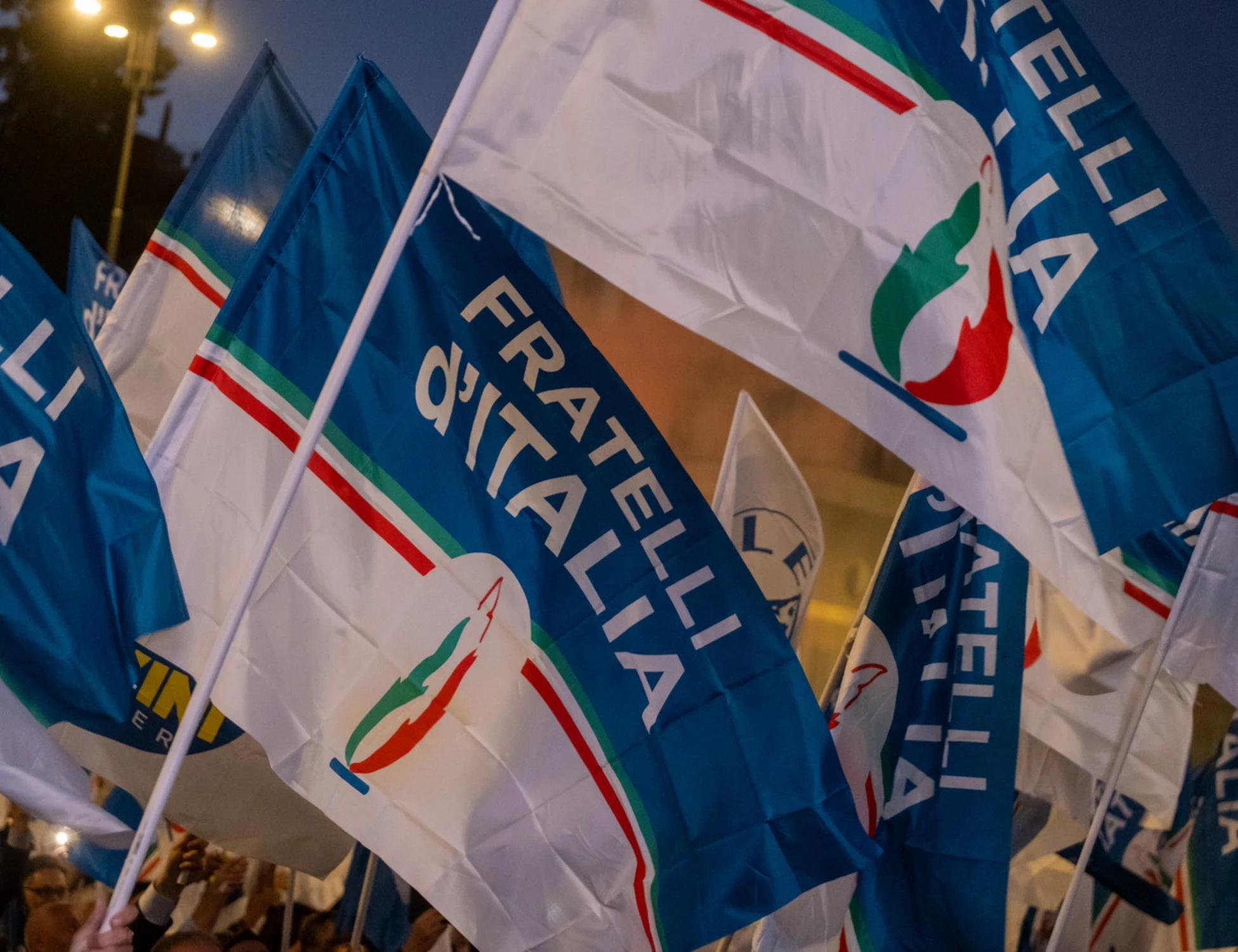 FdI, spray urticante alla cena elettorale: panico e accuse di sabotaggio