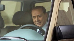 Ignazio La Russa, clamoroso: la scoperta sulla jeep russa comprata da Berlusconi