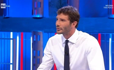 Affari Tuoi, il gelo di Natale: De Martino caccia Herbert Ballerina