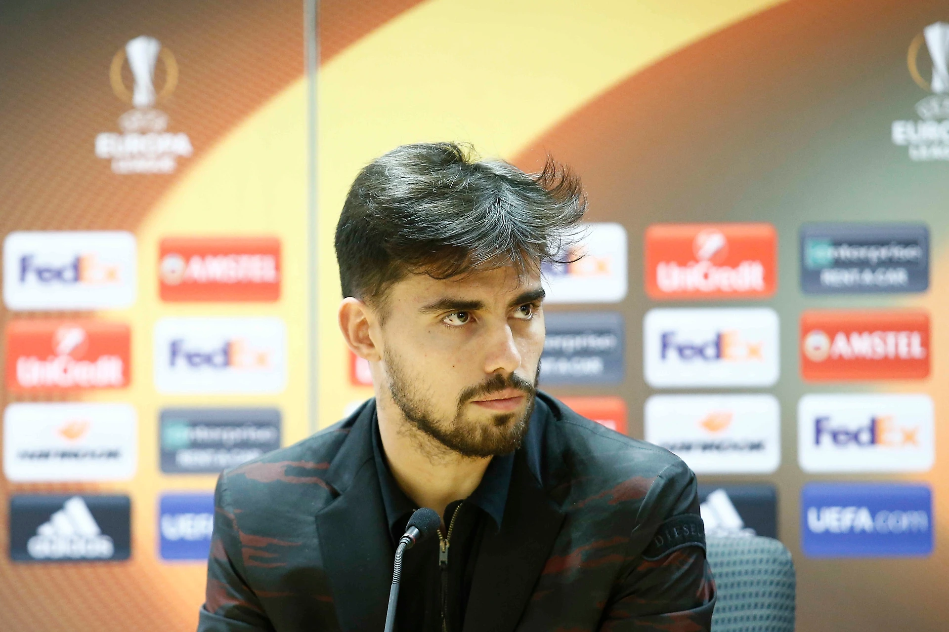 La Roma in trattativa col Milan, pressing su Suso. Caos Chiesa-Fiorentina