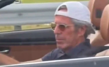 Jeffrey Epstein, video choc in autostrada: "Eccolo, è vivo"