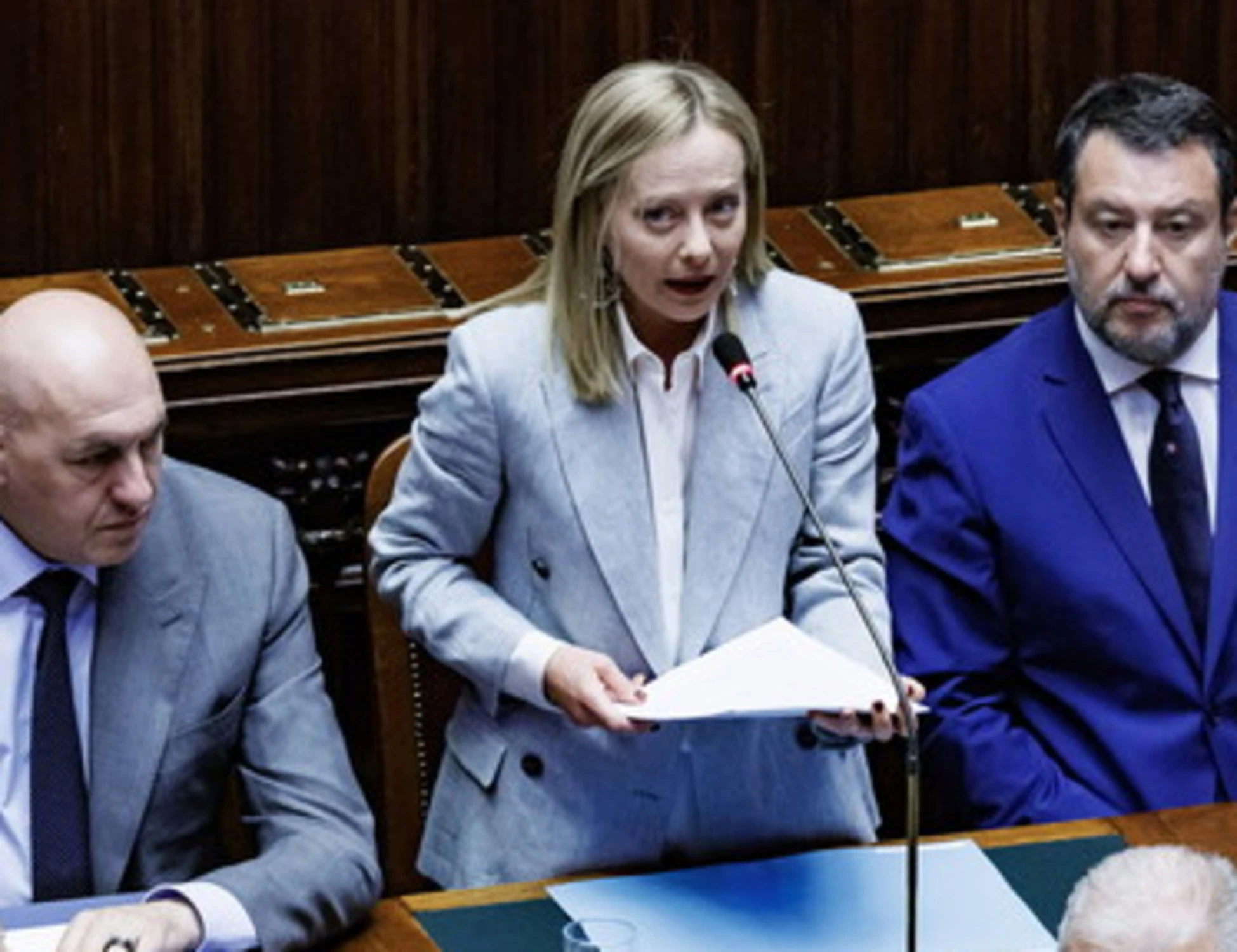 Giorgia Meloni, "non lasceremo mai un'Italia debole": colpo su colpo in aula