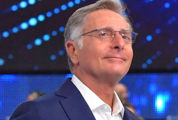 Paolo Bonolis vuota il sacco, la proposta indecente di Berlusconi: "Mi voleva portavoce di Forza Italia"
