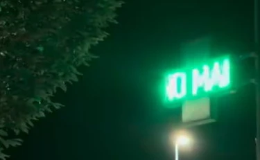 Bologna, sulla croce verde della farmacia appare la scritta "No maranza": il caso che scuote Altedo