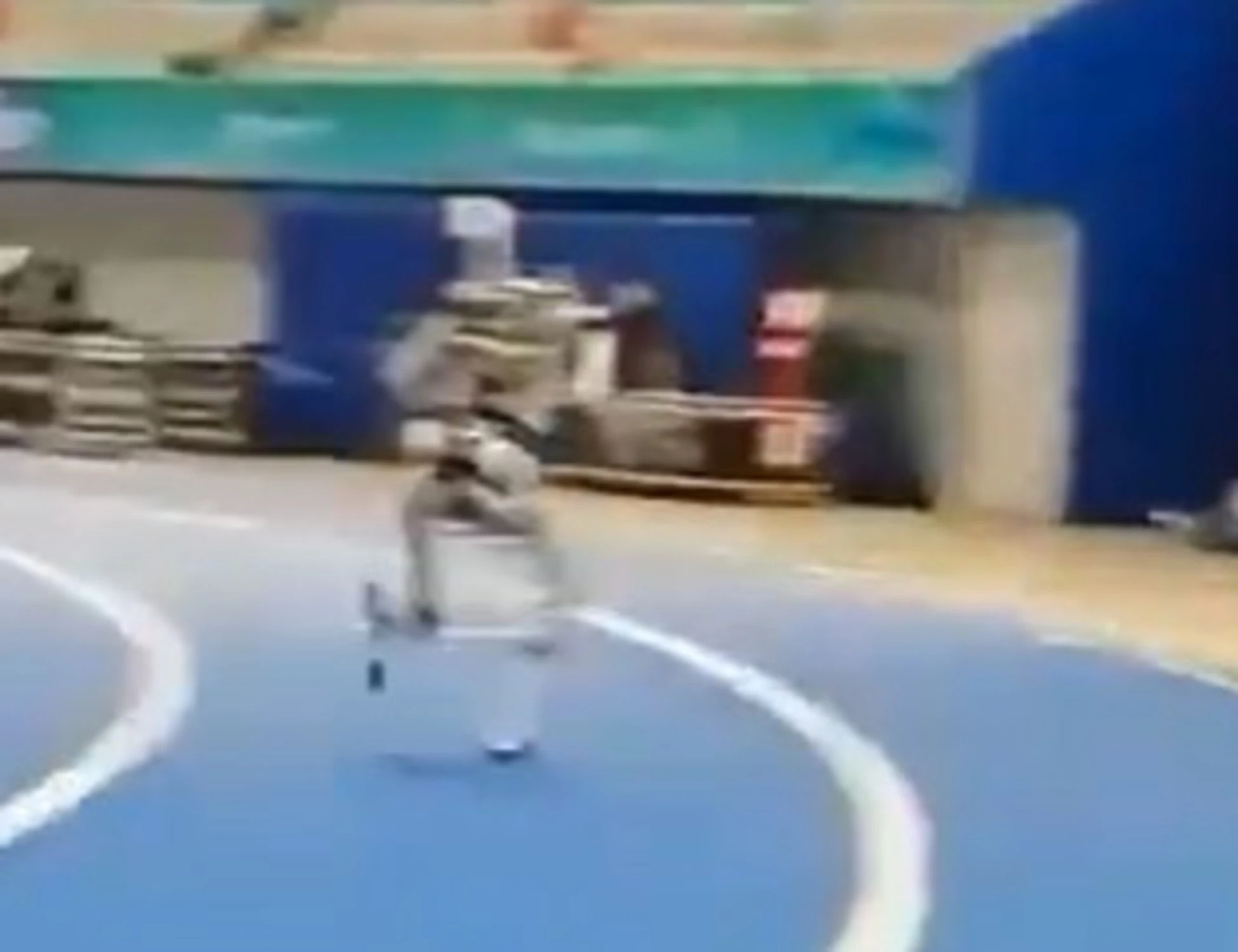 Il robot batte il record dei 100 metri di Usain Bolt poi si "suicida"