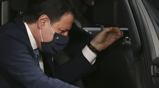 Giuseppe Conte, retroscena dal Consiglio Ue. La telefonata a Gualtieri: "Siete sicuri?". Quanti miliardi ci rimettiamo