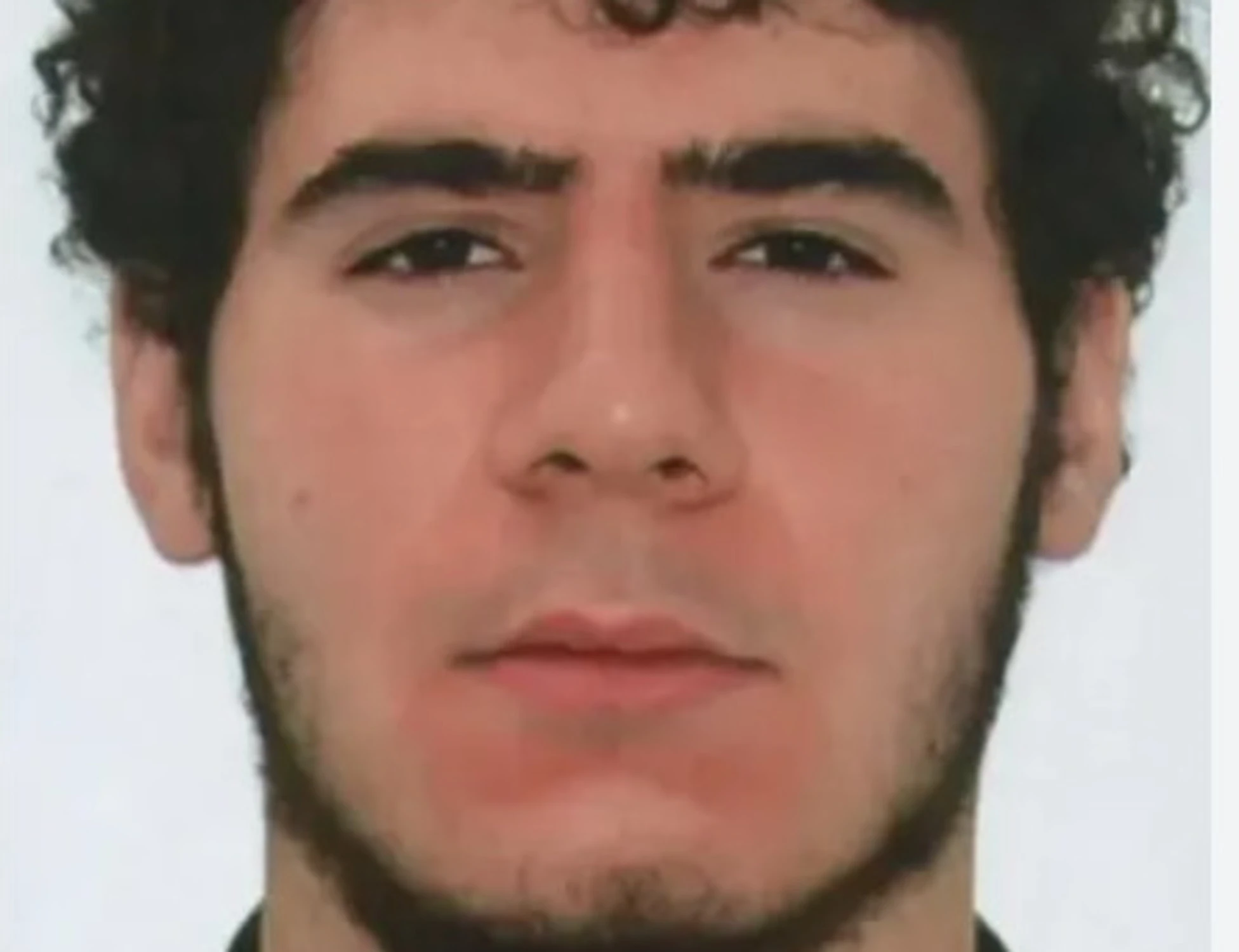 Berlino, la verità sull'attentatore islamico: cosa emerge dal suo passato, un terremoto politico 
