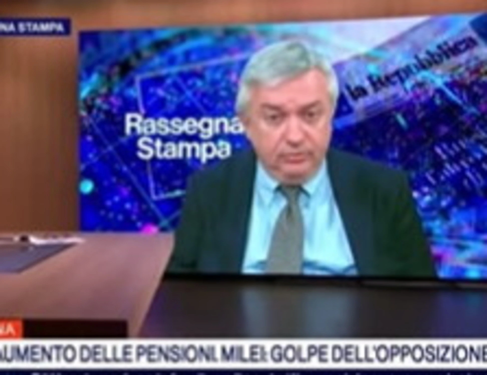 Molinari, l'unica voce a sinistra: "Un abbraccio ai colleghi di Libero, c'è un vento di intolleranza"